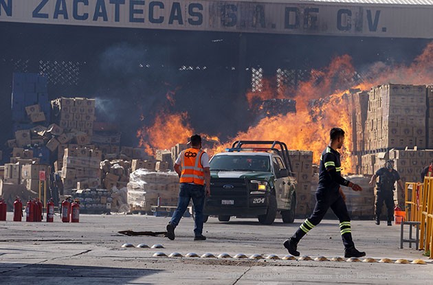 Zacatecas Web News | De México para el mundo... » VORAZ INCENDIO CONSUME  ALMACÉN DE LA CERVECERÍA MODELO