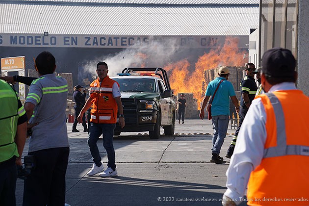 Zacatecas Web News | De México para el mundo... » VORAZ INCENDIO CONSUME  ALMACÉN DE LA CERVECERÍA MODELO