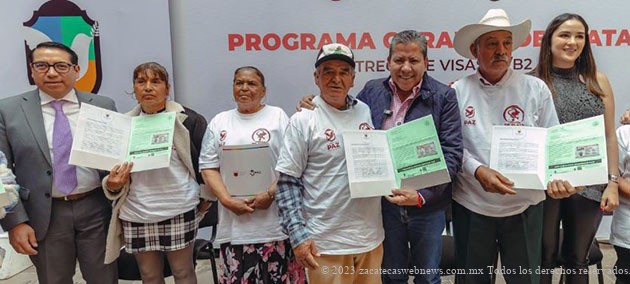 MONREAL ÁVILA ENTREGA VISAS HUMANITARIAS